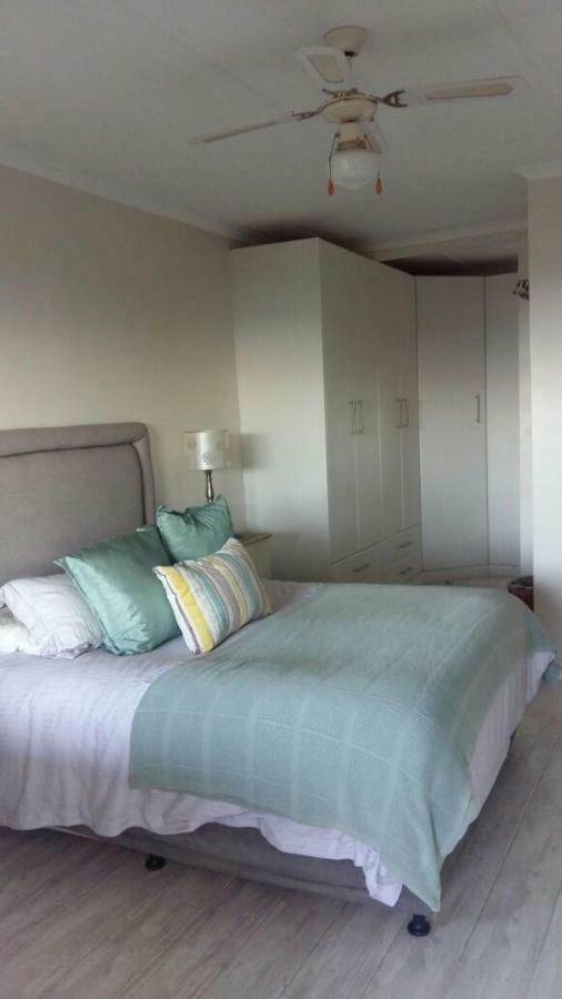 Drommedaris Lägenhet Gordonʼs Bay Exteriör bild